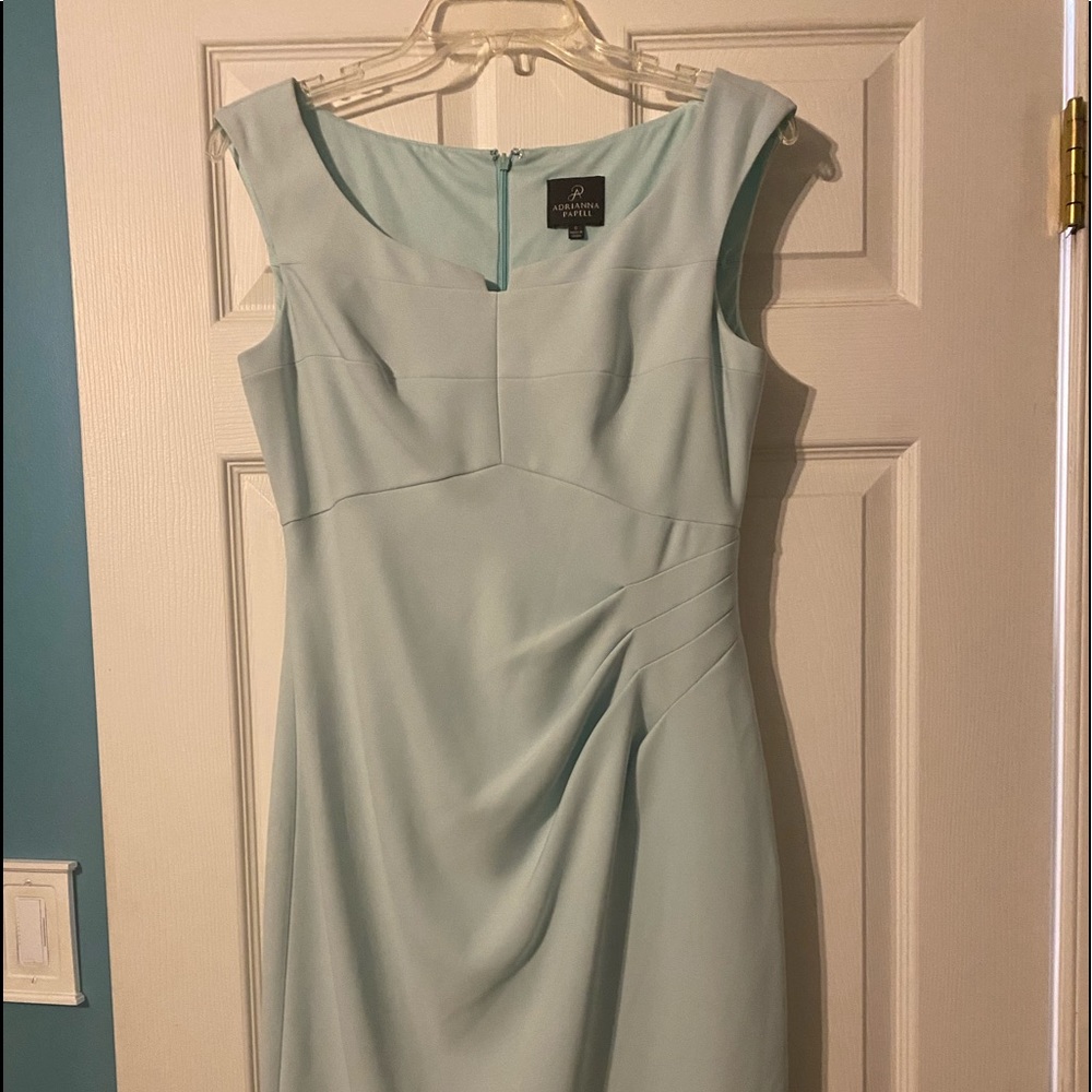Adrianna Pappel mint green dress. Very flattering for most body sizes